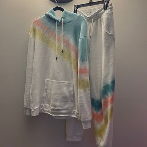 Kristin Cavallari- Feat Sweat Outfit- Tie Dye- Blanket Blend Material.